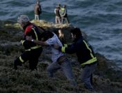 Uno de los momentos m�s duros del rescate fue cuando el padre quiso acercarse a la costa. 
