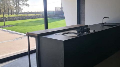 Tanto la cocina como el salón tienen salida directa al jardín