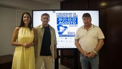 La alcaldesa de Ribeira, Mar�a Sampedro, el presidente de la Asociaci�n de Empresarios, Francisco Mart�nez y el presidente de la federaci�n de cofrad�as, Jos� P�rez, en la presentaci�n de la feria Gastromar