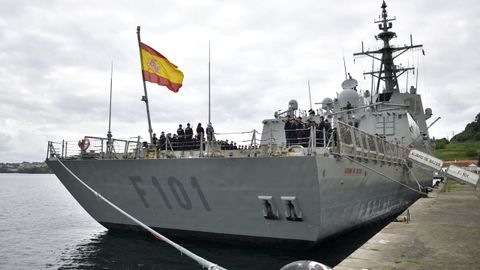 La fragata F-101 �lvaro de Baz�n, atracada en la Estaci�n Naval de La Gra�a, de donde parti� este martes.