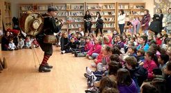 Os actos de onte comezaron pola ma�� no Centro Cultural coa actuaci�n de C� Orquestra Pantasma.