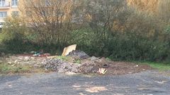 Parcela municipal dedicada al apoyo de obras en Ares