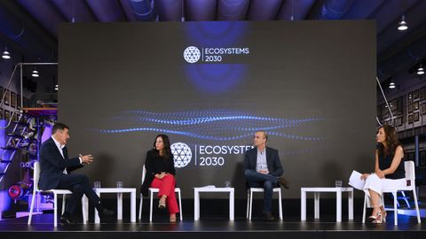 De izquierda a derecha, Román Rodríguez, Inés Rey y Omar Hatamleh
