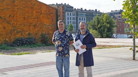 El alcalde de Siero, �ngel Garc�a 'Cepi', y el concejal de Ordenaci�n y Gesti�n Urban�stica, Vivienda y Empleo, Javier Rodr�guez Mor�n