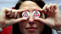 Una participante, con un gesto directo sobre la violencia