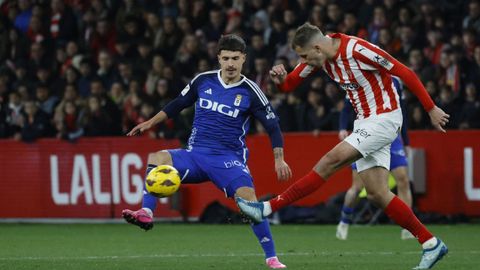 Derbi asturiano entre el Real Sporting de Gijon y el Real Oviedo en El Molin�n