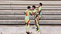 El cadete del Celta Germ�n Alonso, con el dorsal 17, celebrando un gol con sus compa�eros de la selecci�n espa�ola sub-15.