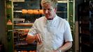 El chef Gordon Ramsay durante la grabación de un programa de televisión.