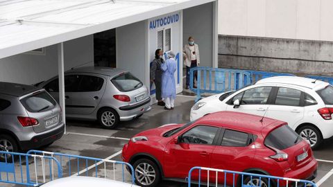 El autocovid instalado en el Hospital Universitario Central de Asturias (HUCA)