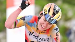 La ciclista neerlandesa Anna van der Breggen (Team SD Worx-Protime) ha ganado este viernes la sexta etapa de La Vuelta Femenina by Carrefour.Es 2026, disputada entre Gij�n y Les Praeres (Nava) sobre 106,5 kil�metros