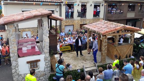 Una de las espectaculares carrozas que participaron en el Desfile de Valdesoto 2019