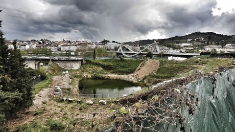 Una de las exigencias que Jcome puso por escrito para cambiar el PXOM pasa por reducir a la mitad la edificabilidad prevista para Copasa en dos torres proyectadas junto al ro Mio. De 19 plantas, pasaran a bajo, seis pisos y tico, segn los planes del alcalde.