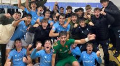 Los jugadore del Celta Juvenil B, celebrando el triunfo sobre el Deportivo en A Madroa.