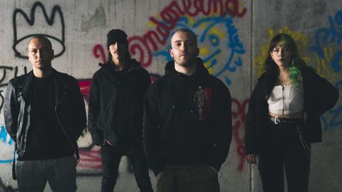 Makar, Mario, Angel, Billy (de izquierda a derecha) forman la banda Declinare. La banda ganó la batalla musical del Flores Rock, donde pudieron actuar. El premio les sirvió para grabar el videoclip oficial de su segundo single y ahora trabajan en un EP que verá la luz a finales de este verano.