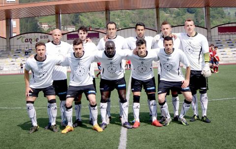 El conjunto asturiano estren� esta camiseta en el �ltimo partido de liga, en la que se homenajean los 15 t�tulos de Tercera del club. 