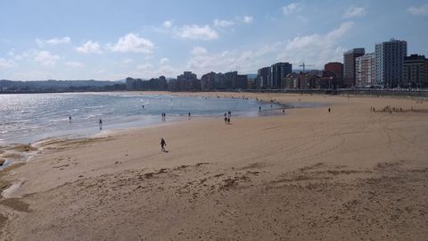 Playa de San Lorenzo, en Gij�n