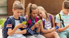 Los ni&ntilde;os no se engancharon solos al m&oacute;vil.