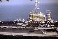 Imagen de un portaviones norteamericano fotografiado en el mar de Om�n por los iran�es.