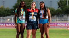 Aitana Cape�ns, en lo alto del podio del Campeonato de Espa�a Sub-18