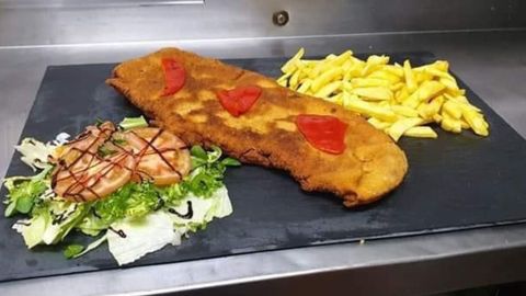 El cachopo se ha convertido en uno de los platos ms reclamados por los clientes de Mesn El Viso