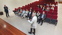El rector de la UVigo, Manuel Reigosa, y el vicerrector de Titulaci�ns e Innovaci�n Docente, Alfonso  Lago, en la asamblea de este jueves en Pontevedra