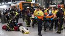 18 hospitalizados, cinco de ellos graves, al chocar un tren de Cercan�as en Barcelona