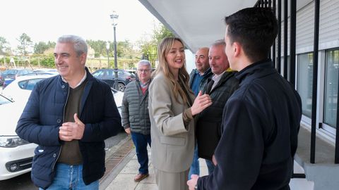 El alcalde de O Pino, Manuel Taboada (izquierda) y la conselleira Fabiola Garc�a