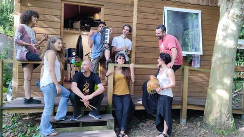 Ferrolterra y Compostela se unen musicalmente con Lidia India y Latexo para sacar a la luz �Nas R�as�