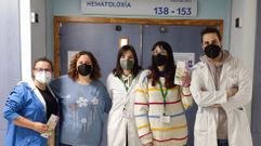 Voluntarios y equipo de atenci�n psicosocial de Asotrame en el CHUS.