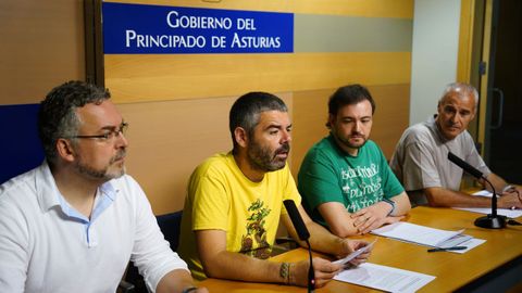 Representantes de SUATEA, CCOO, UGT y CSIF informan en rueda de prensa este martes en Oviedo sobre la huelga en la enseanza pblica prevista para el 10 de septiembre