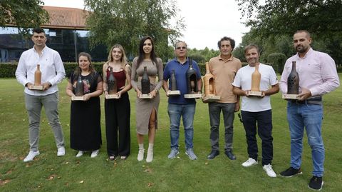 Los ganadores en las diferentes categorías posan tras la entrega de premios