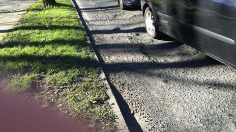 Bache en la r�a San Caetano. Ahora de d�a. Es un bache que sale cada cierto tiempo, a�n despu�s de haber sido arreglado.