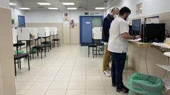 En la imagen, el Laboratorio del Marcide, donde contin�a activa la campa�a de vacunaci�n contra el covid