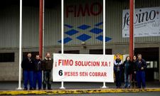<span lang= es-es >De 18 a 4 trabajadores</span>. El consorcio de FIMO lleg� a contar con 18 empleados de los que en la actualidad quedan 4, tras los sucesivos despidos. En la foto, una protesta de la plantilla en el 2013.