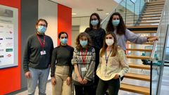 Parte del equipo investigador asturiano que descubri� que una variante gen�tica es clave para la supervivencia de pacientes cr�ticos por coronavirus. Arriba, de derecha a izquierda: Paula Mart�n-Vicente e In�s L�pez-Alonso. Abajo, de derecha a izquierda: Laura Amado, Margarita Fern�ndez, Cecilia L�pez-Mart�nez y Guillermo M. Albaiceta