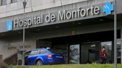 Entrada del Hospital Comarcal de Monforte, que restringi� las consultas por el coronavirus