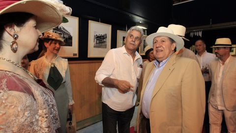 <span lang= gl >Martín Fernández no 2017 co embaixador de Arxentina entón no Ribadeo Indiano</span>