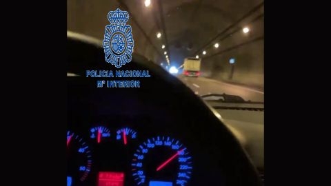 A 180 kil�metros por hora por la autov�a del Cant�brico