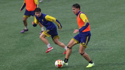 Entrenamiento de Unai Pe�n, nuevo jugador del Compostela.
