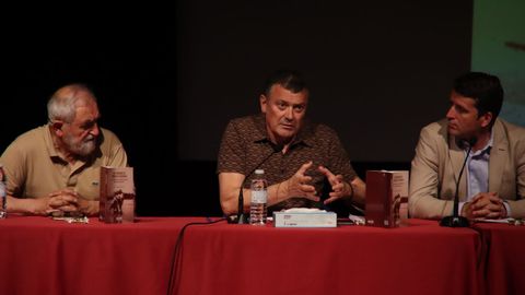PRESENTACION DEL LIBRO DAS PIONEIRAS AS PRIMEIRAS FEDERADAS DE ANTON RODRIGUEZ GALLARDO EN LA CASA DE CULTURA