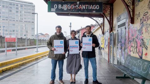 Juan Daz Villoslada, Marta Lois y Paulo Carlos Lpez, esta maana en la estacin de tren.