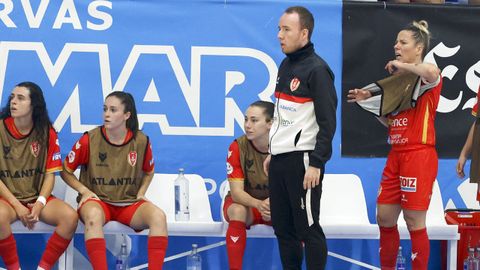 El entrenador Luis Lpez-Tulla junto a las mundialistas Carolina Pedreira, Martita, Noelia Montoro yRafa Pato.