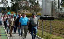 El grupo de manifestantes sali� de la plaza del Concello y se dirigi� a las instalaciones de la empresa.