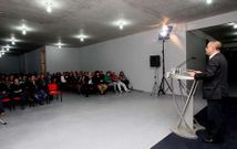 Los socialistas eligieron para su acto el flamante edificio multiusos.