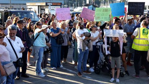 Concentración en la avenida Monterreal contra la ampliación del puerto deportivo