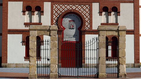 Entrada a la plaza de toros de El Bibio en Gijn