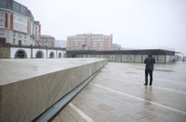 Centro hostelero. El Parrote s� tendr� oferta hostelera. Ser� en los locales situados bajo las arcadas de la D�rsena y tambi�n en el restaurante acristalado que ocupar� all� el laureado Silabario. 