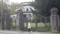 Finca que la asociaci�n Nosa Se�ora de Chamorro tiene a la venta en el Alto del Casta�o