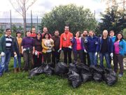 Los participantes llenaron un contenedor de basura. 