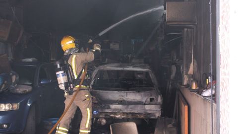 Emerxencias fueron los primeros en llegar a un siniestro en el que tambi�n intervinieron los bomberos de Sanxenxo y del parque comarcal